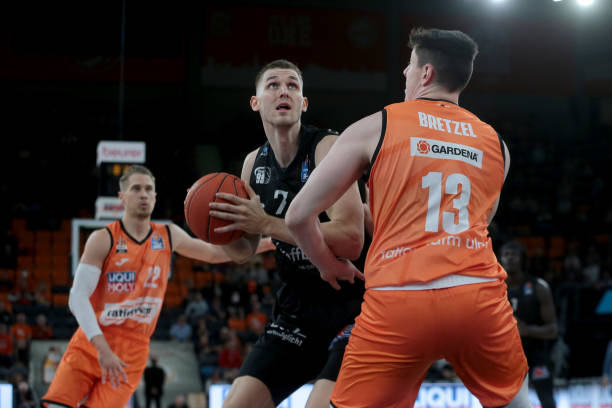 中再度斩获 中再度斩获